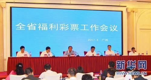 国产精自产拍久久久久久蜜